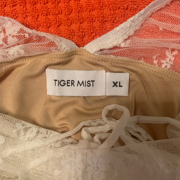 LENORA LACE DRESS. - Picture 8 of 13